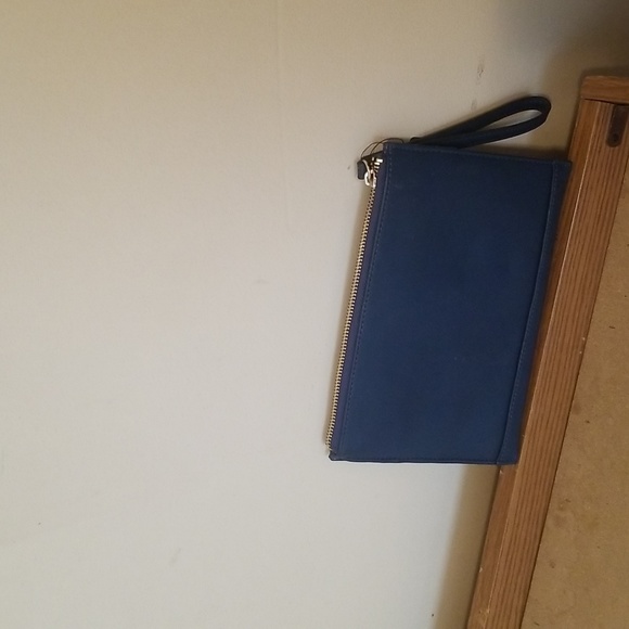 Guess Clutch NWT - Picture 2 of 2